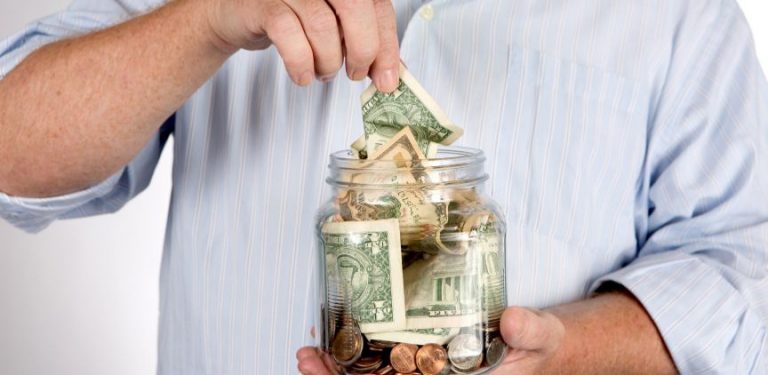 how do savings accounts work